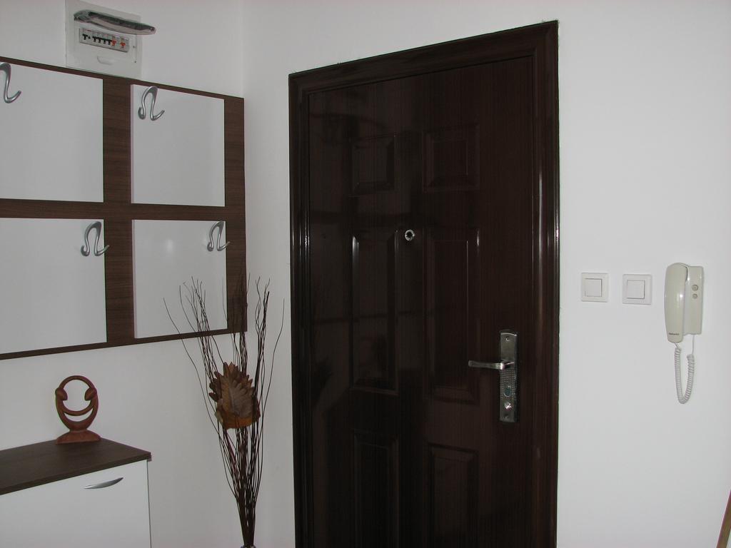 צרבו Two-Bedroom Apartment Donika מראה חיצוני תמונה